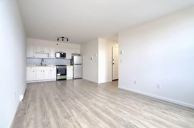 Building Photo - 502 Central Ave