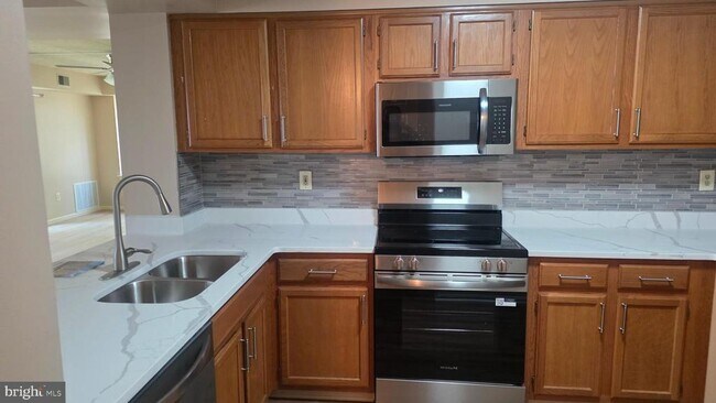 Building Photo - 7317 Eden Brook Dr