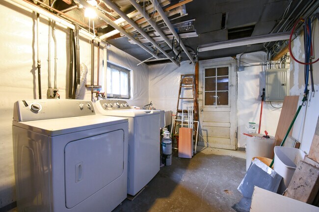 Building Photo - 4704 W Patterson Ave
