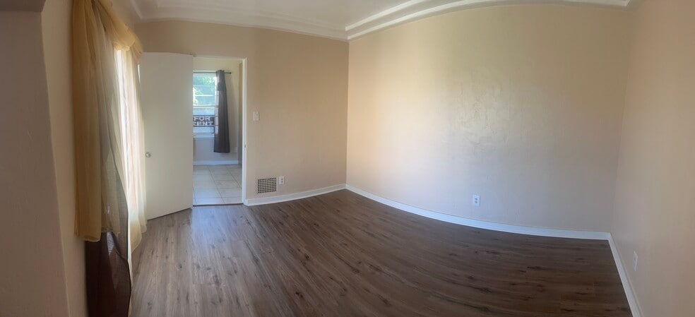 Building Photo - 2500 S Bronson Ave