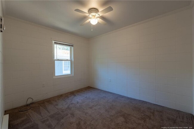 Building Photo - 425 Squirrel St