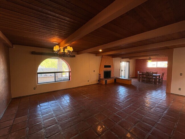 Building Photo - 3 Bed 2 Bath Historic Southern Home