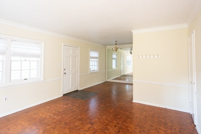 Building Photo - 47 Laurens St