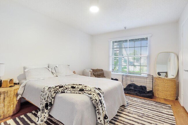 Building Photo - 1215 Crystal Way