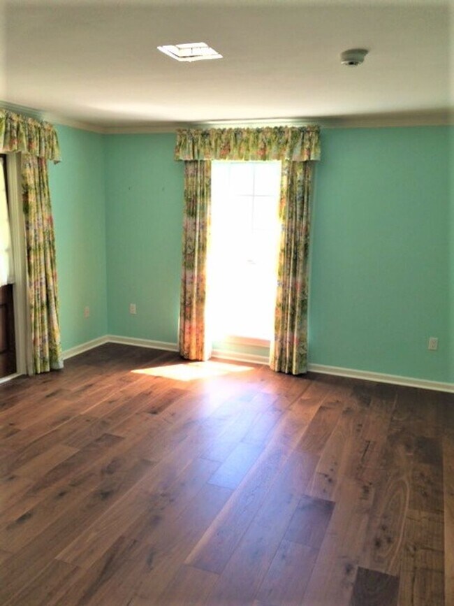 Building Photo - Great home at entrance of Bocage Jefferson...