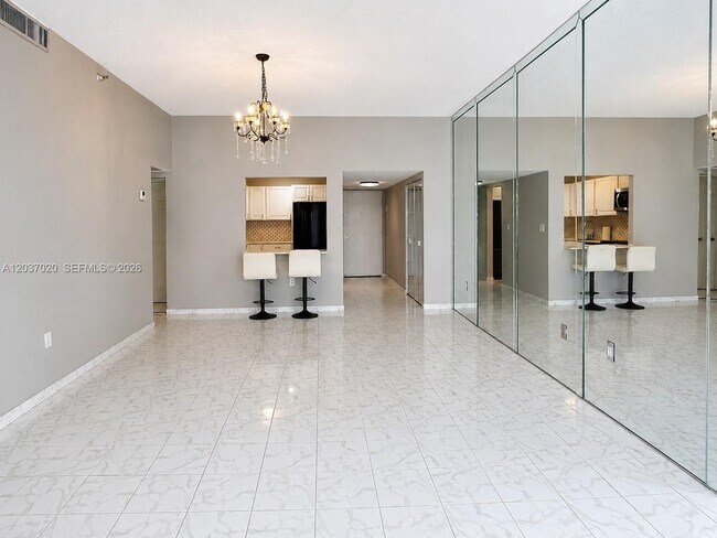 Building Photo - 20505 E Country Club Dr