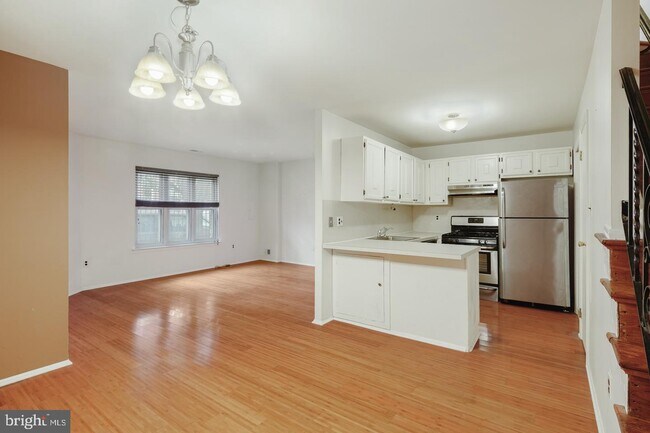 Building Photo - 711 S 18th St