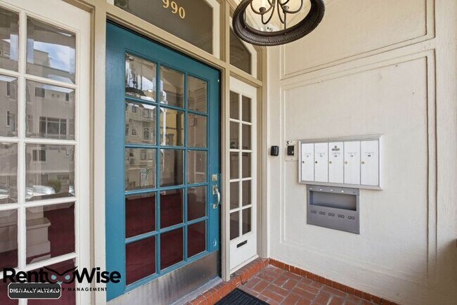 Building Photo - 988-990-990 Broadway