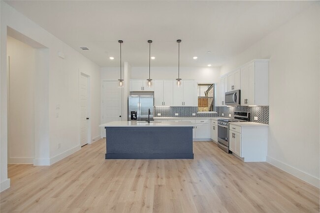 Building Photo - 4413 Cave Spgs St