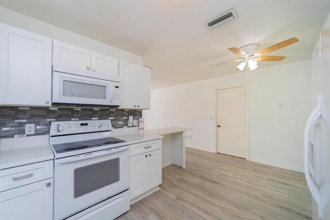 Building Photo - LOBELIA