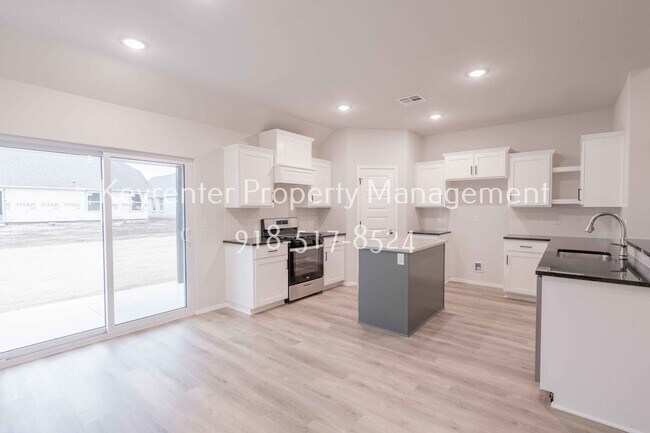 Building Photo - 12461 S Lakewood Ave