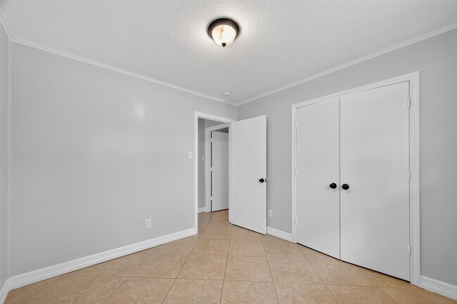 Building Photo - 5800 E Rd