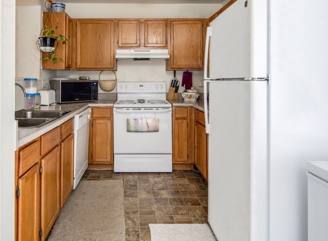 Allison Pointe apartments — community photo - Allison Pointe