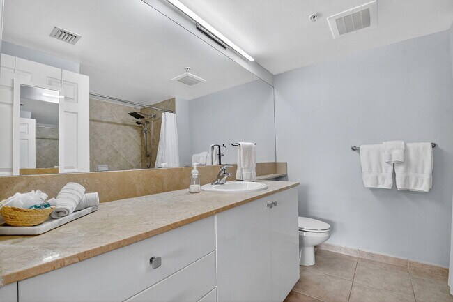Building Photo - 625 Casa Loma Blvd