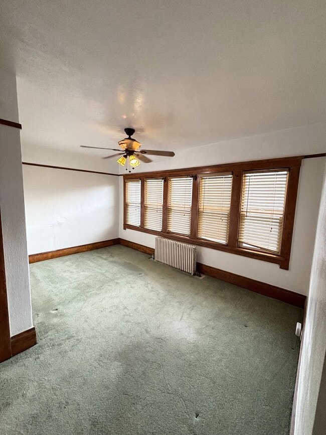 Building Photo - Make This House Your Home—Deposit Moves Yo...