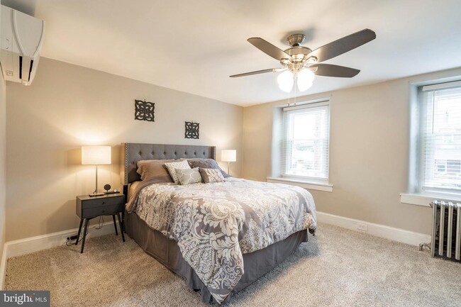 Building Photo - 225 W 6th Ave