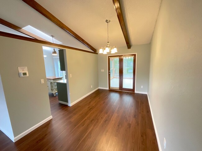 Building Photo - 3 Bedroom Home Available Near Research Pkw...