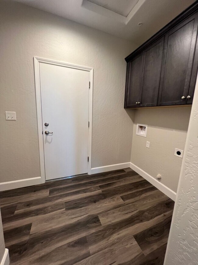 Building Photo - "Modern & Energy-Efficient 3BR/2BA Home wi...