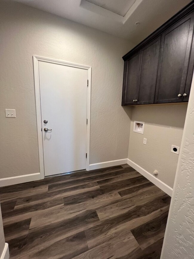 Building Photo - "Modern & Energy-Efficient 3BR/2BA Home with Solar - Perfect for Families!"