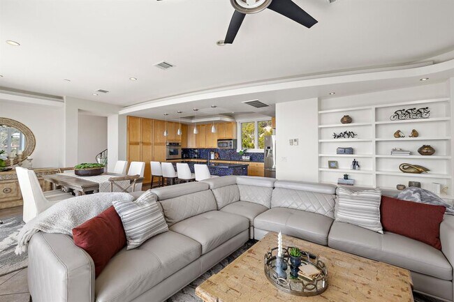 Building Photo - 14020 Lakeview Dr