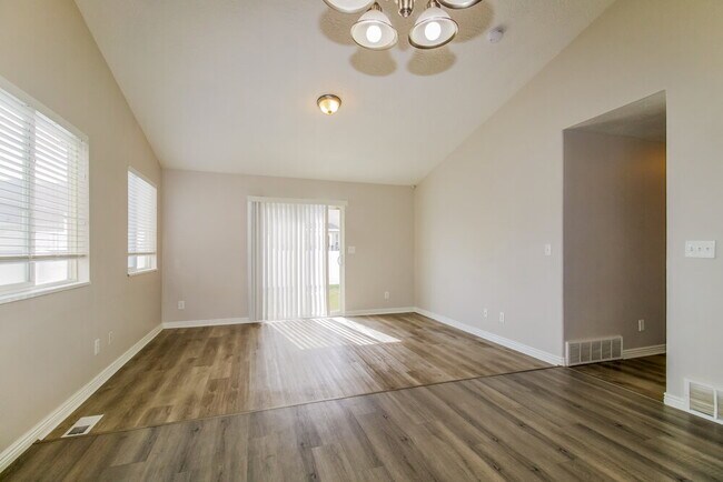 Building Photo - 7548 Mesa Maple Dr
