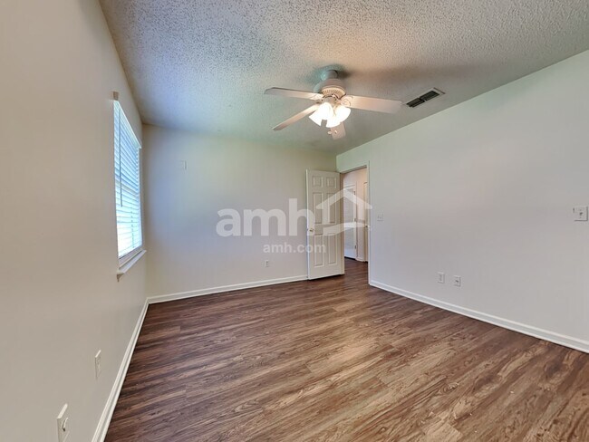 Building Photo - 7212 Glendyne Dr S
