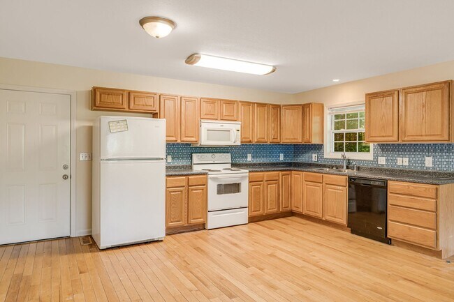 Building Photo - 3-Bedroom Home in West Asheville with Fenc...
