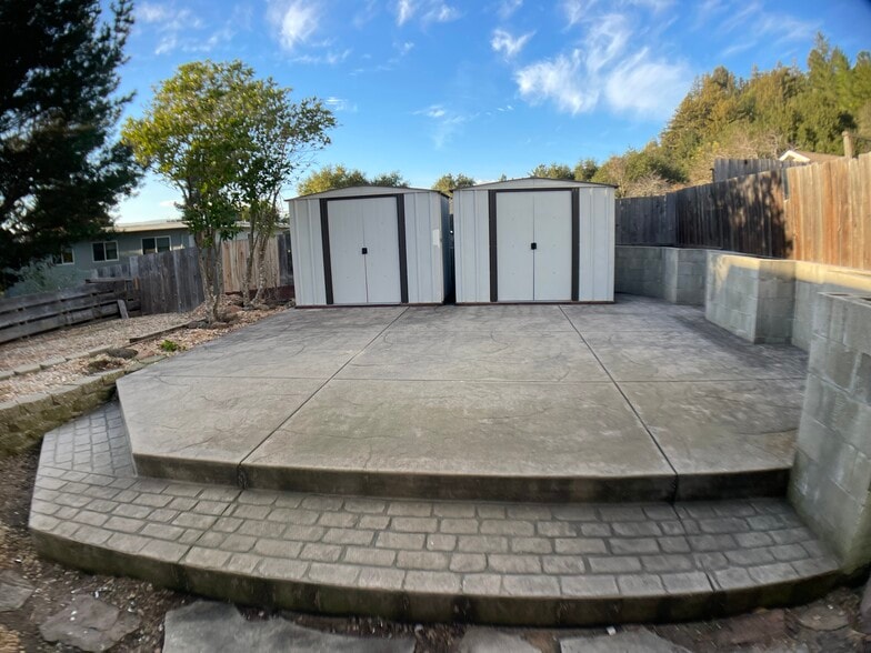 Building Photo - 117 Christel Oaks Dr