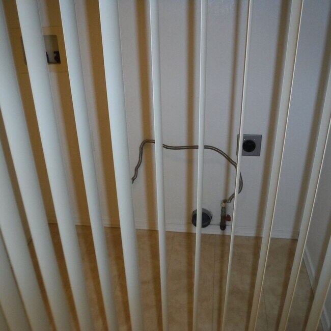 Building Photo - Two Bedroom, Two Bath with Single Car Gara...