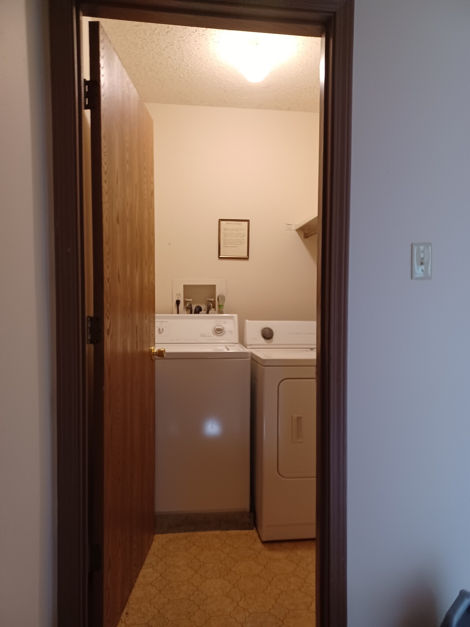 Building Photo - 105 Swan Dr