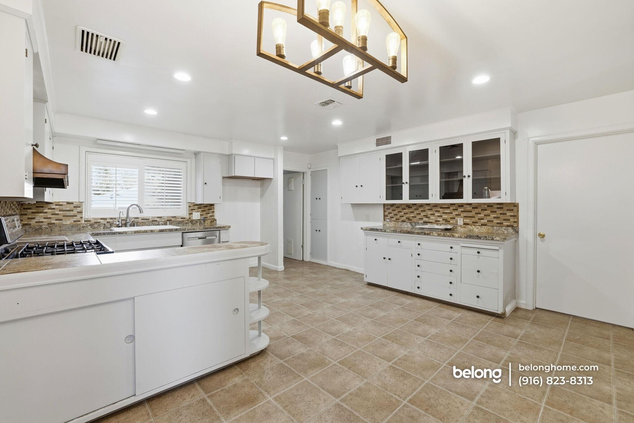 Building Photo - 9623 Adams St