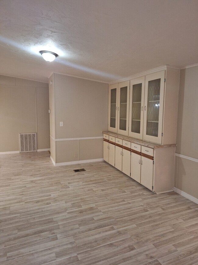 Building Photo - 17444 Raintree Ct