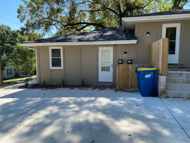 Primary Photo - 326 N Morse Ave