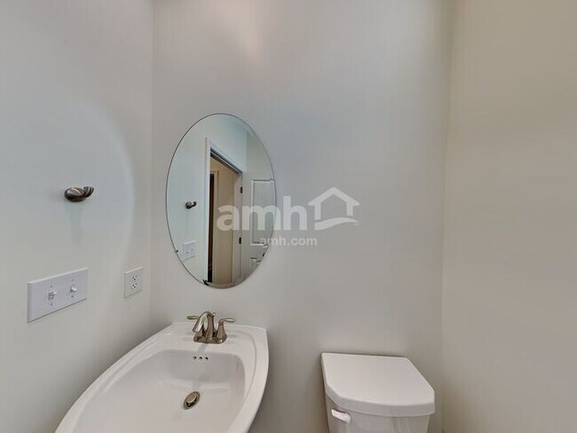 Building Photo - 2068 Williamshire Ln