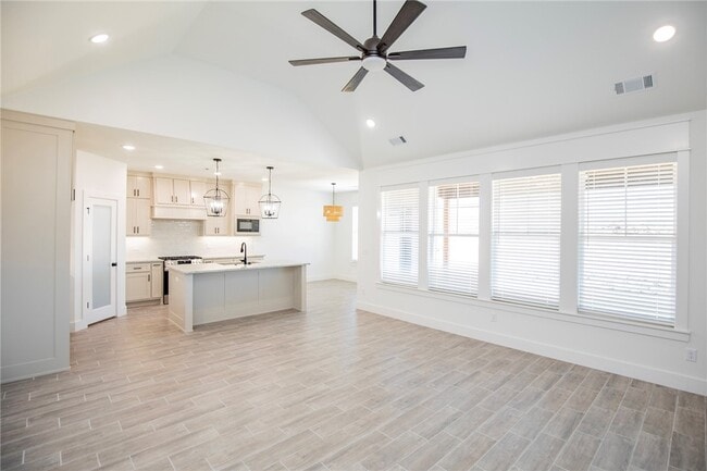 Building Photo - 4867 Farmhouse St