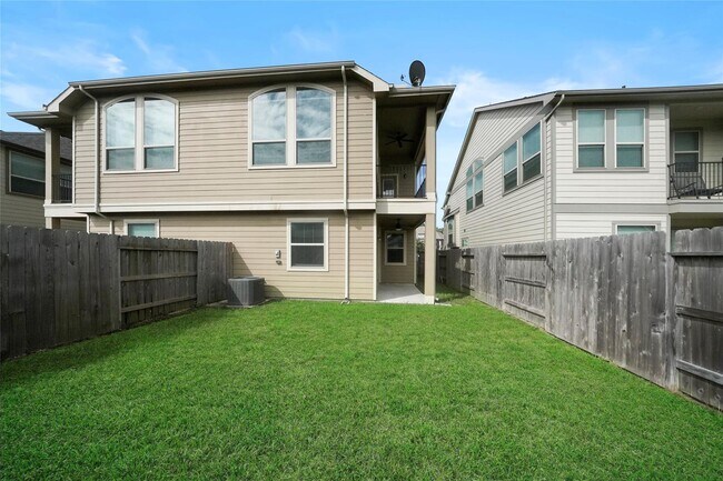 Building Photo - 25314 Fallen Acorn Ct