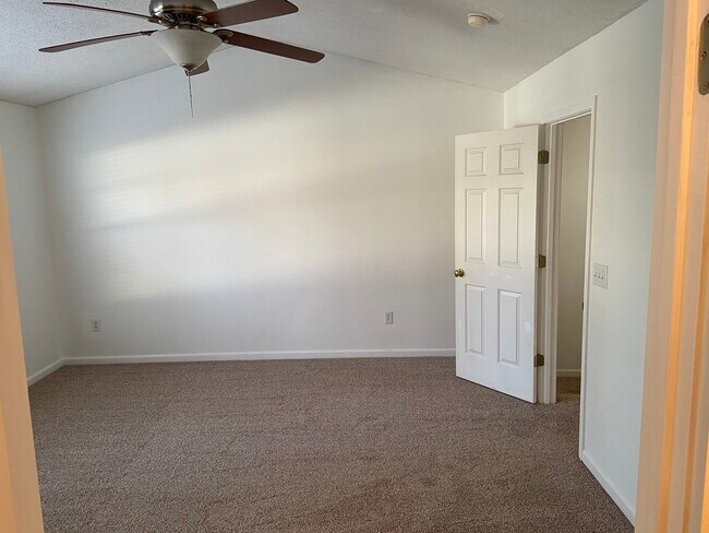 Building Photo - 228 Braelock Dr