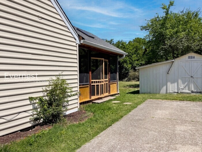 Building Photo - 1203 Countryside Dr