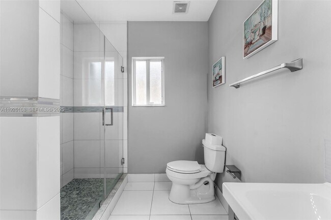 Building Photo - 239 SE 31st Terrace