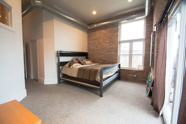 Building Photo - 1541 N Milwaukee Ave