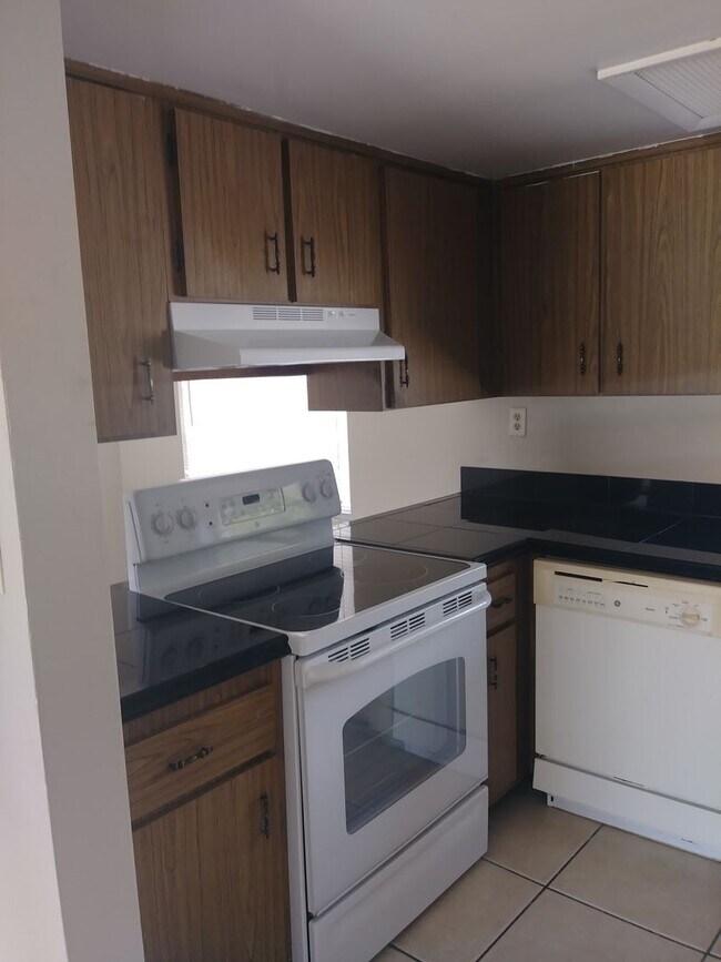 Building Photo - 1BR/1 BA Apt in Historic Downtown Eustis - Newly renovated with Laundry Room and W/D hookups