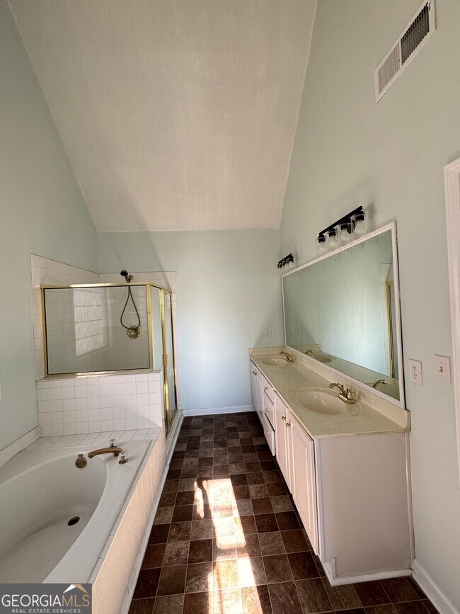 Building Photo - 1009 Chads Ridge Dr