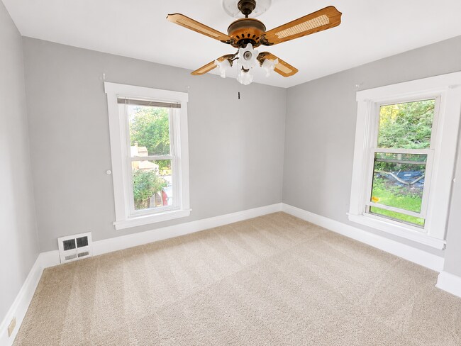 Building Photo - 2219 Edgebrook Ave
