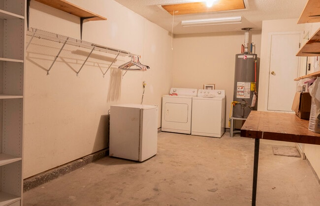 Building Photo - 206 Parkwood Cir