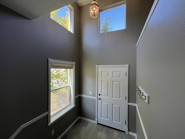 Building Photo - 13065 SW Seca Ct