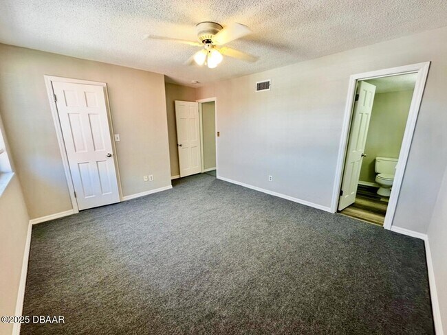 Building Photo - 2250 S Palmetto Ave