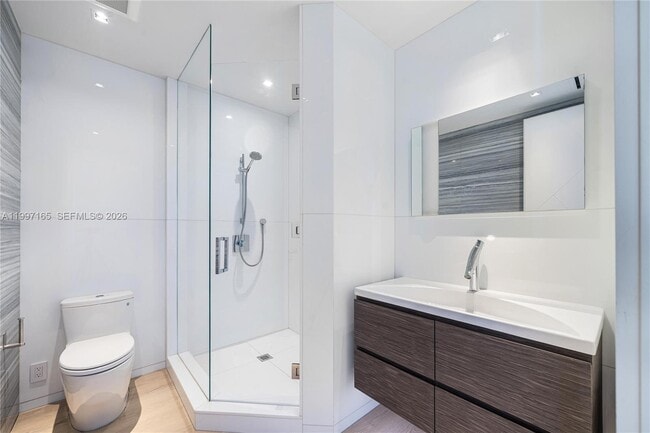 Building Photo - 5959 Collins Ave