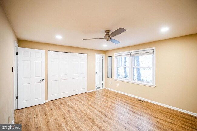 Building Photo - 16080 Deer Park Dr