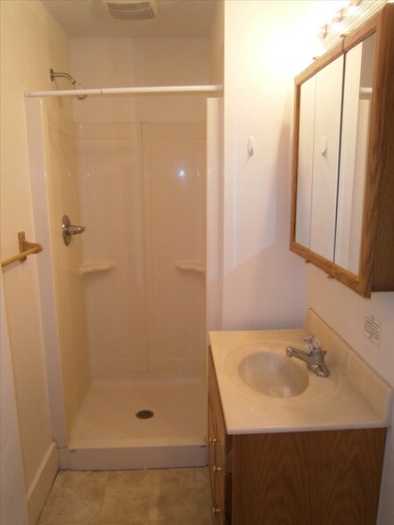 Building Photo - 110 Highland Pl