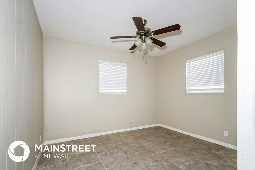 Building Photo - 1116 S 14th Ct